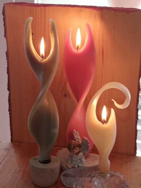 Engelkerzen von Alaya – handgemacht & jetzt im Rosenhaus